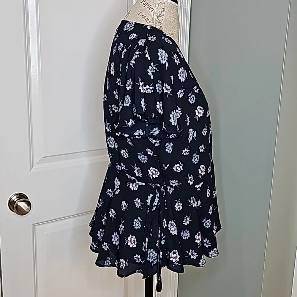 Ann Taylor LOFT Navy And Pink Floral V-Neck Blouse Top - Size Medium - Picture 4 of 7
